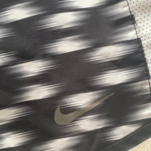 Nike DriFit Running Athletic Black White Women’s Size L NWOT - Picture 8 of 10